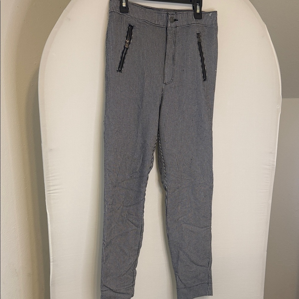 Hollister women’s  Black and White Patterned Dress Pants